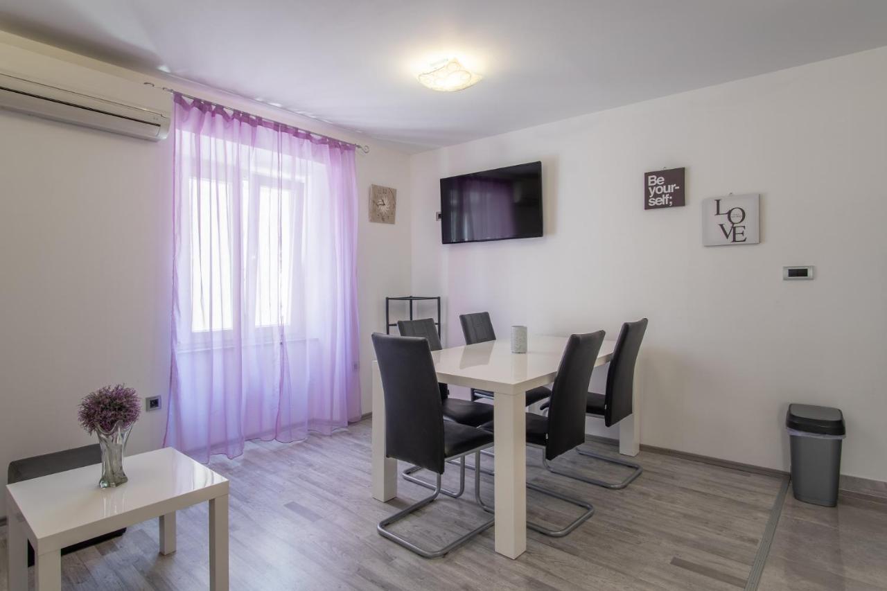 Private Holliday Apartment Паг Екстер'єр фото